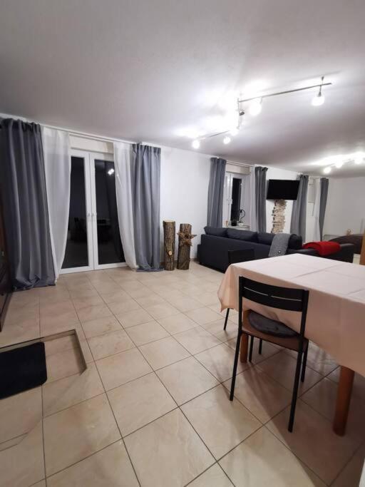 RAuszeit Apartment Nittendorf ภายนอก รูปภาพ